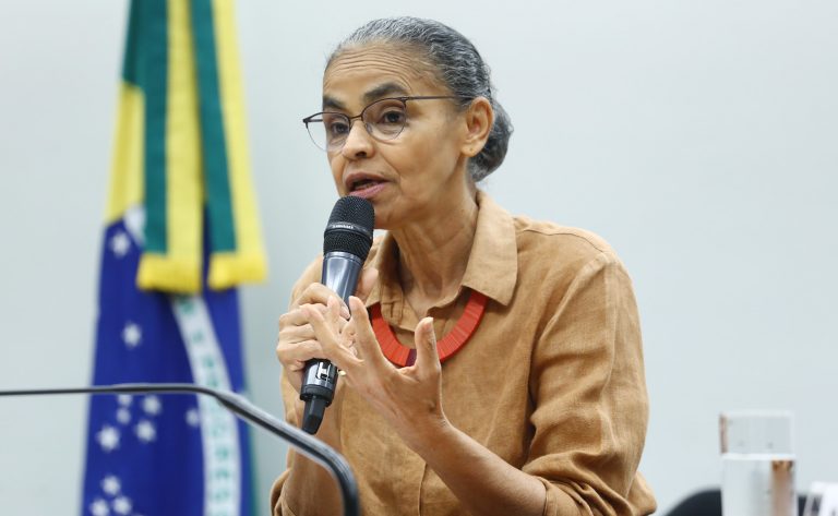 Comissão aprova convocação de Marina Silva