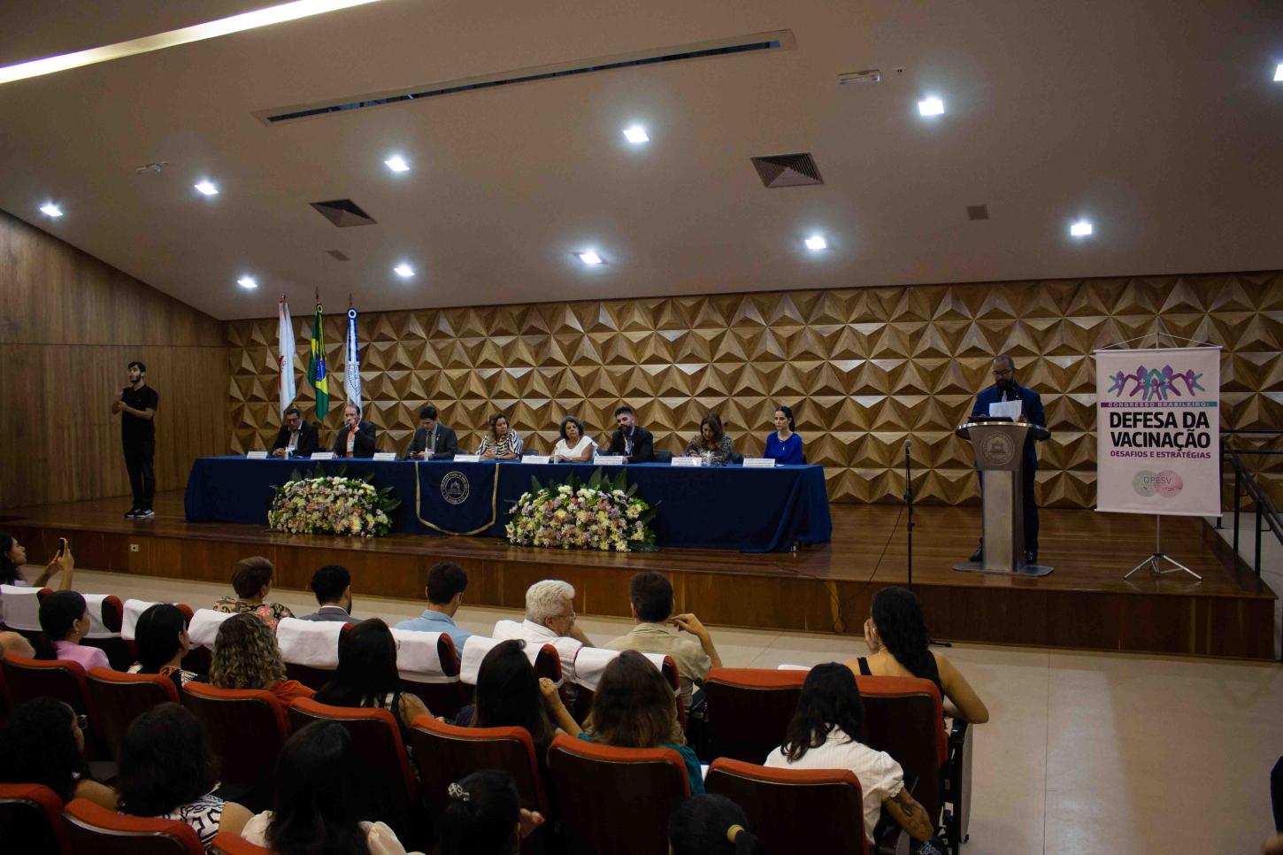 Congresso em BH debate desafios na vacinação em Minas e no Brasil