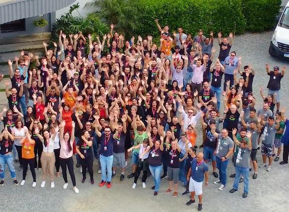 Fábrica de moda infantil celebra certificado internacional Great Place to Work