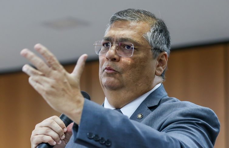 Flávio Dino cita ameaça de parlamentares e deixa de ir à Câmara