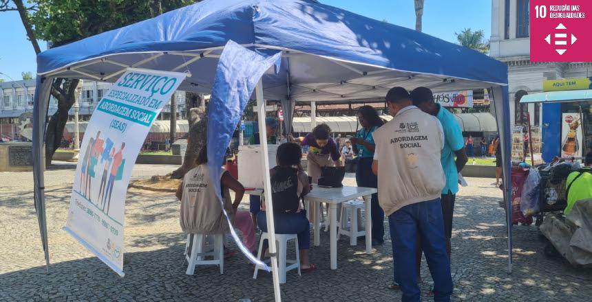 Serviço de Abordagem Social realiza ação na Praça da Estação para promoção de direitos