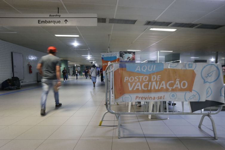 Brasileiros adultos ainda têm medo associado à covid-19, diz pesquisa