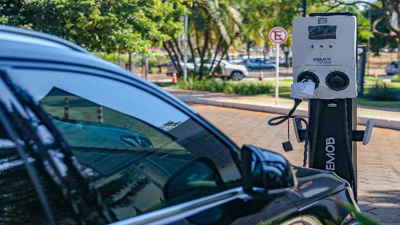 Carros elétricos que estourarem cotas de importação pagarão tarifas