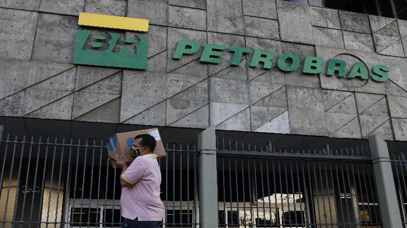 CGU constata que Petrobras vendeu refinaria abaixo do preço 