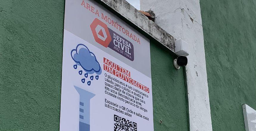 Defesa Civil instala placas em locais que possuem pluviômetro