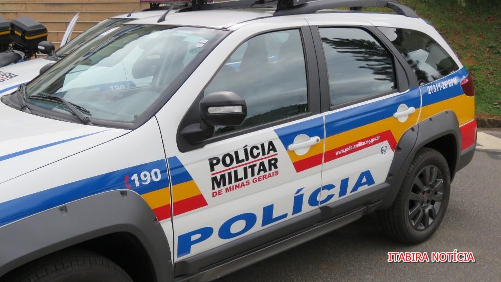 SÃO JOÃO DEL-REI: Operação Policial Desvenda Posse Ilegal de Arma de Fogo e Dinheiro Enterrado