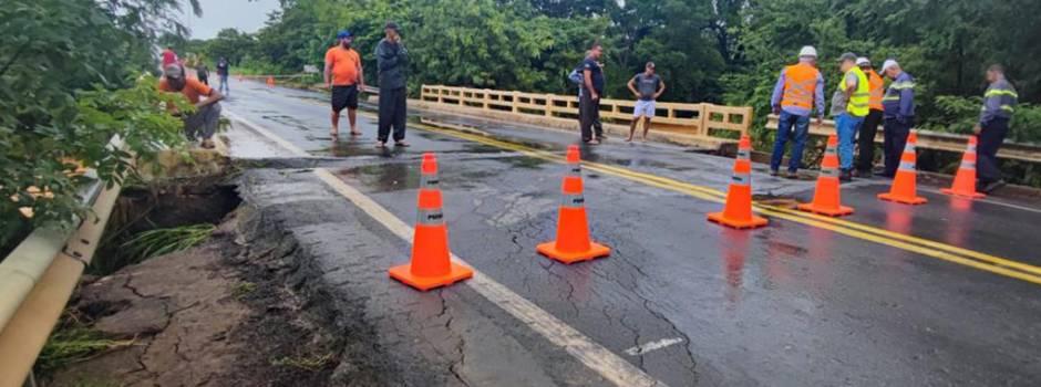 DER-MG em Ação: Recuperação Emergencial de Ponte na MGC-122 no Norte de Minas