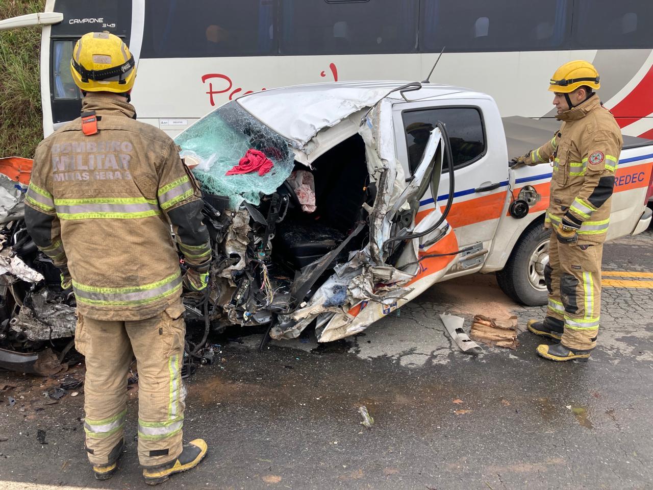 Grave Acidente na BR 267: Bombeiros Agem Rápido em Resgate