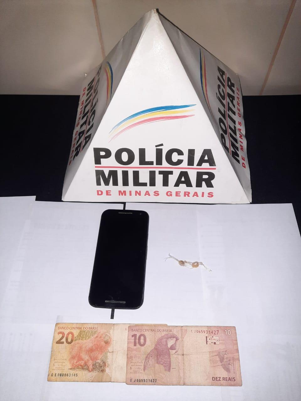 Polícia Militar de Barbacena prende dois suspeitos por tráfico e consumo de drogas