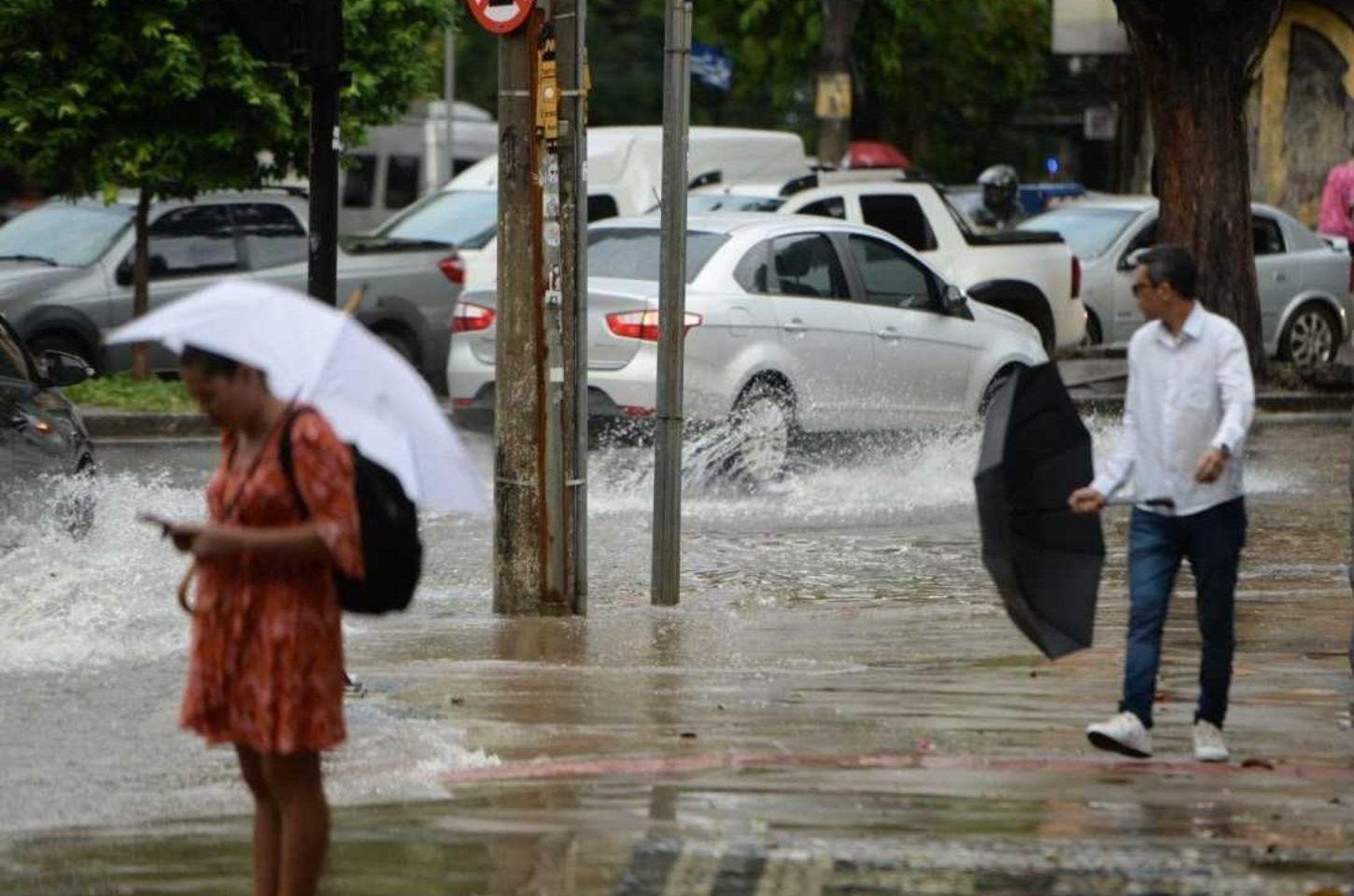 Chuvas fortes atingem diversas regiões de Belo Horizonte