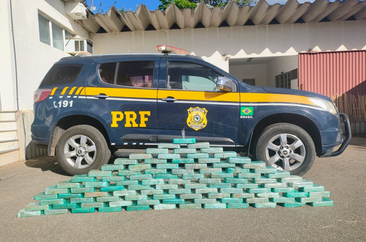 PRF apreende 102 kg de Pasta Base de Cocaína com destino a Juiz de Fora (MG)