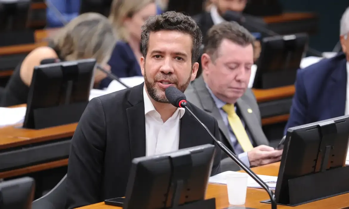 Maioria de votos do STF é favorável a tornar Janones réu por injúria Bolsonaro