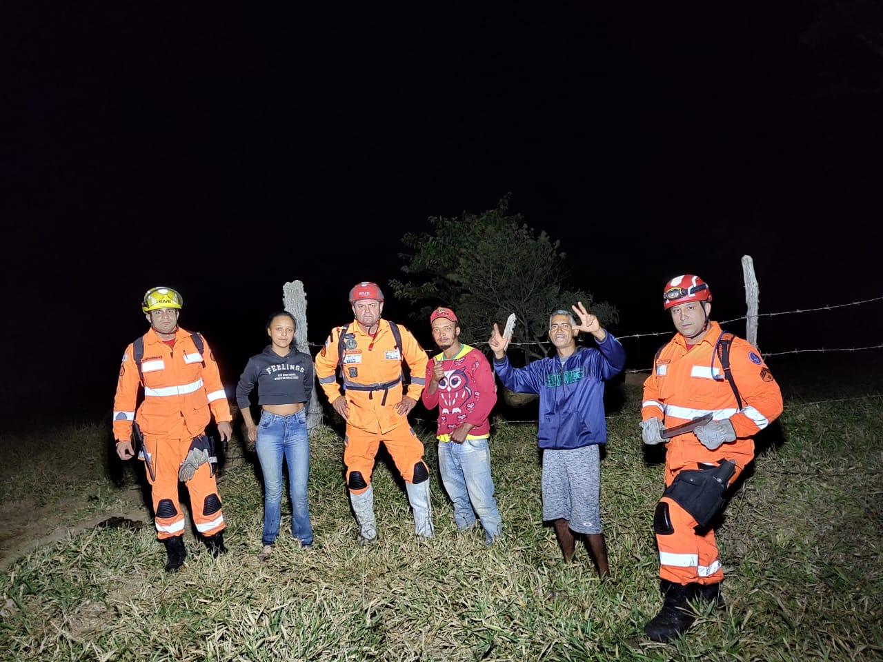 ‘’MINAS GERAIS’’ Corpo de Bombeiros de Barbacena Resgata Três Pessoas Perdidas em Mata Fechada