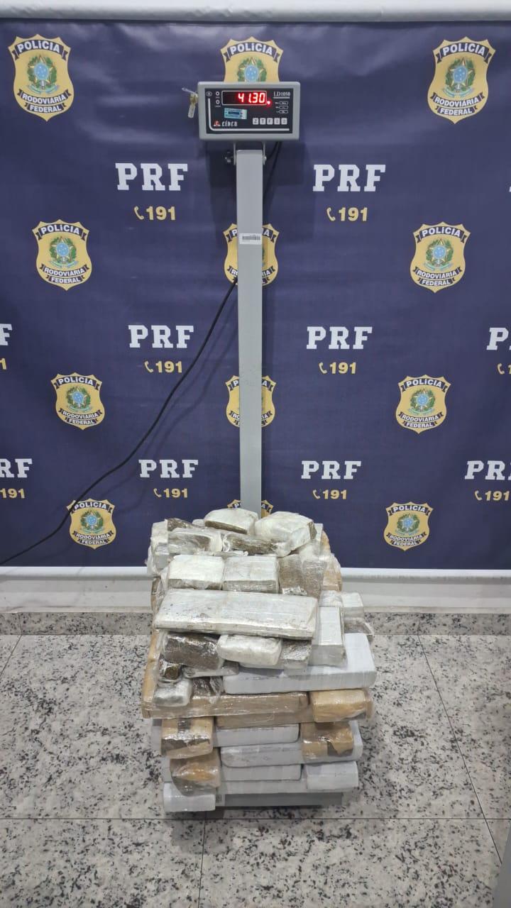 PRF Apreende Maconha e Prende Motorista Após Perseguição em Alta Velocidade