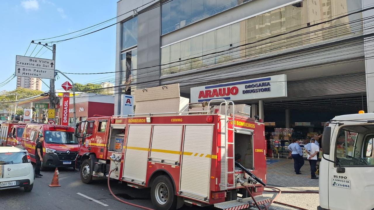 Minas Gerais- Incêndio Destrói Mezanino de Drogaria na Av. Rio Branco