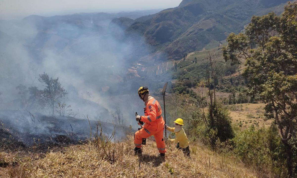 Atualização: Combate ao incêndio na Serra do Brigadeiro em Minas Gerais