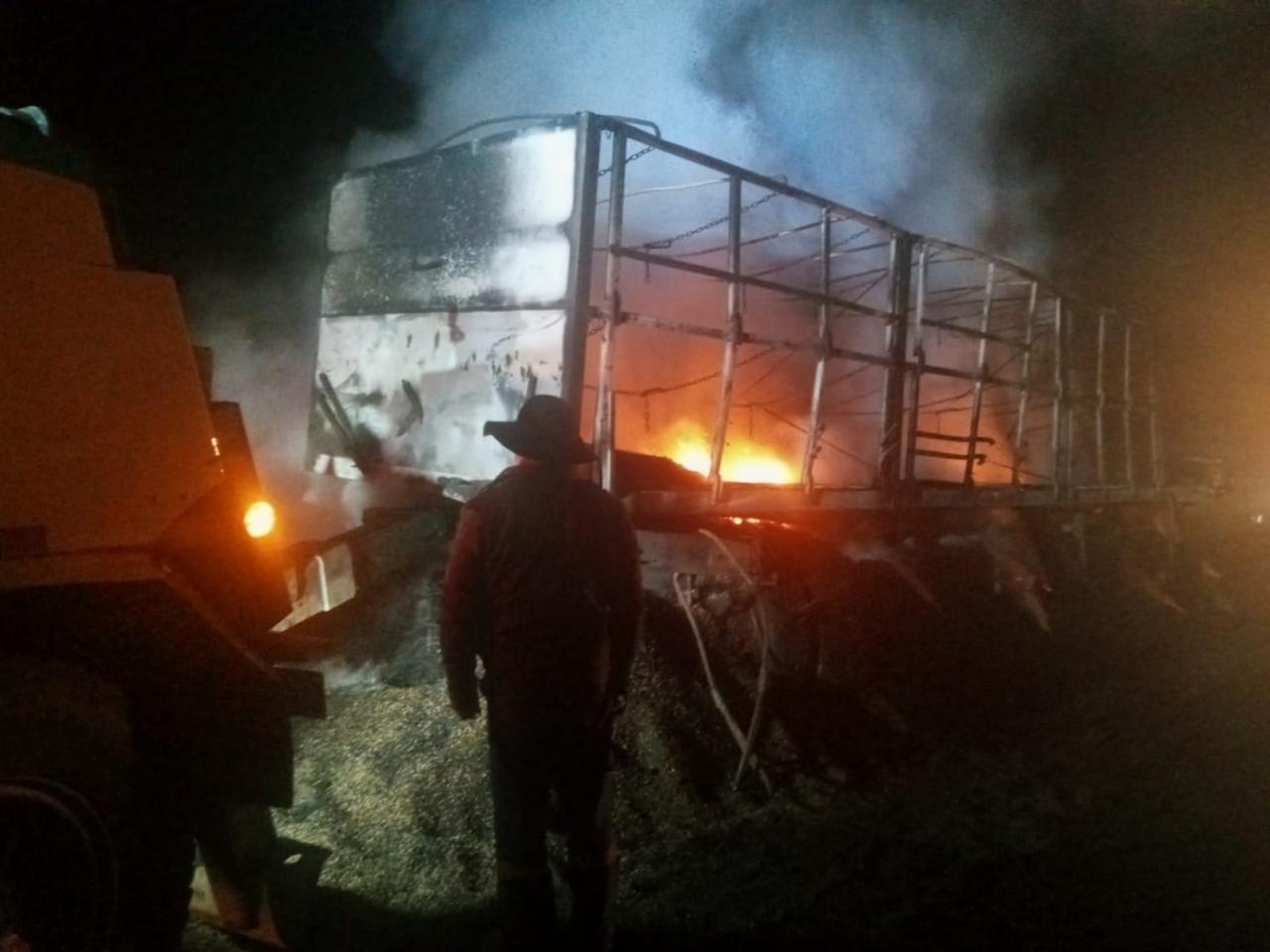  Colisão Entre Carretas na BR-267 Provoca Incêndio e Mobiliza Equipes de Resgate