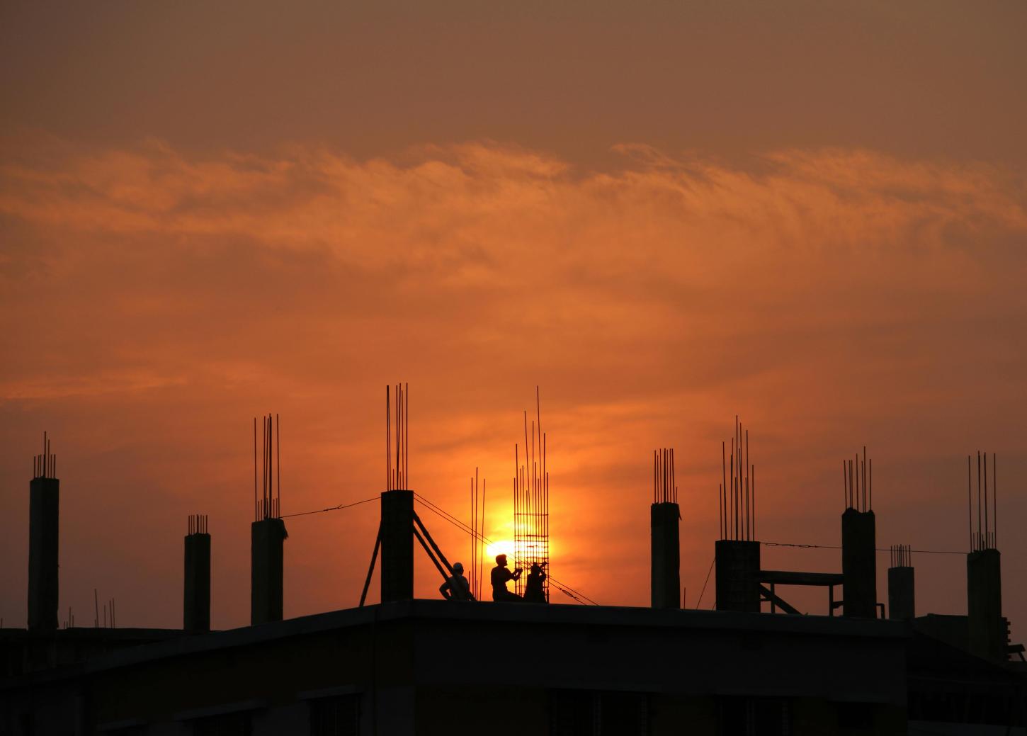 Como evitar acidentes com iluminação inadequada em Obras?