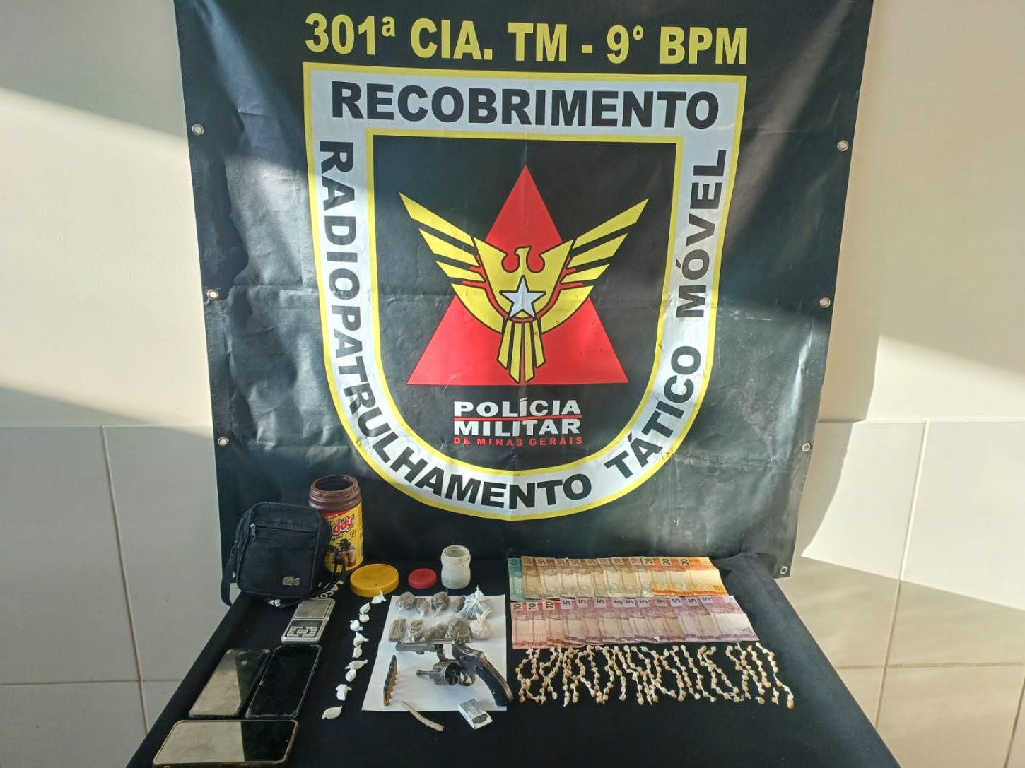 Giro pela cidade: Polícia Militar prende foragidos em Barbacena e Santos Dumont por tráfico de drogas e roubo à farmácia