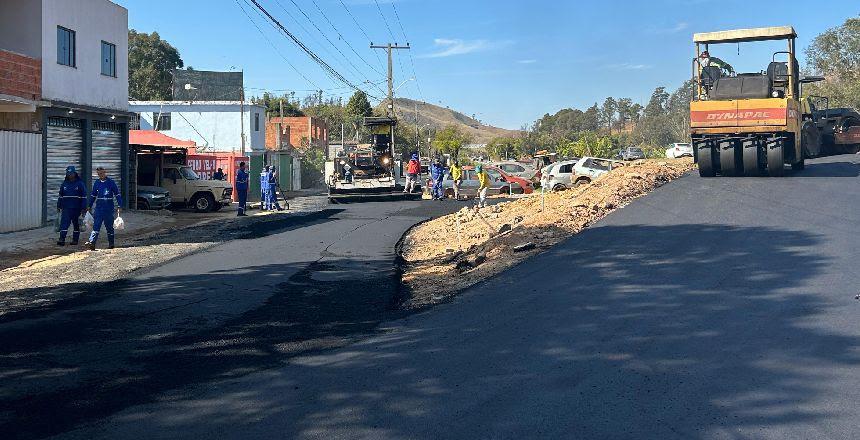 Obras de pavimentação alteram trânsito no bairro Igrejinha em Juiz de Fora