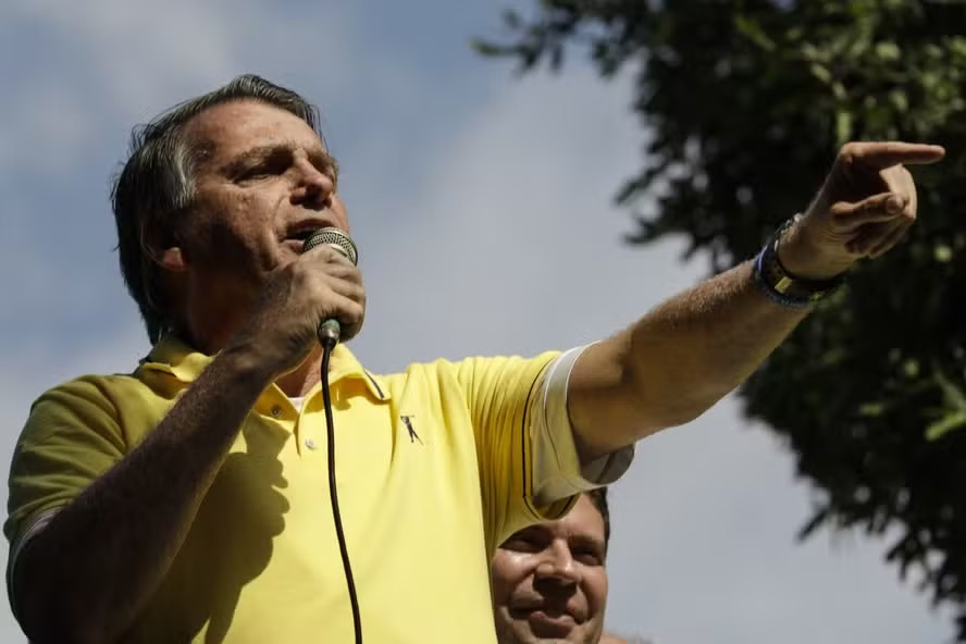 Bolsonaro é Hospitalizado em São Paulo Após Passar Mal