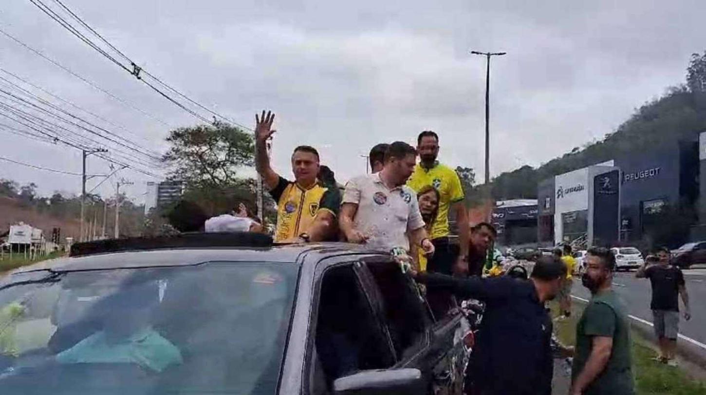 Bolsonaro retorna a Juiz de Fora no aniversário de seis anos do atentado e reforça apoio a Charlles Evangelista