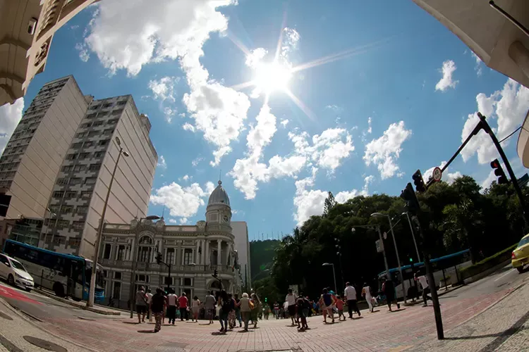Cuidado! Onda de calor pode afetar a saúde de milhares de mineiros