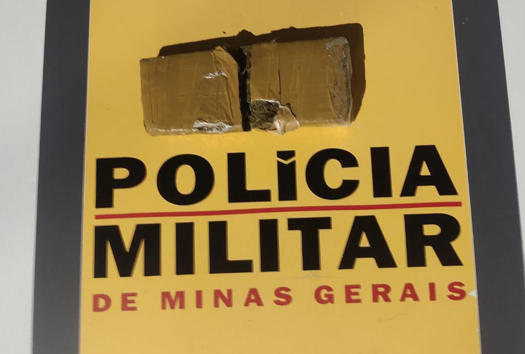 Homem é preso por tráfico de drogas em operação da Polícia Militar Rodoviária na MG 335, em São Tiago