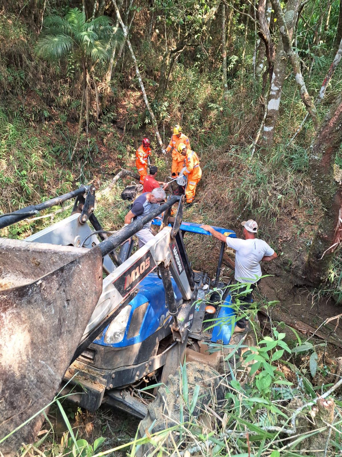 Acidente em fazenda de São João Del Rei: trabalhador resgatado após queda de trator