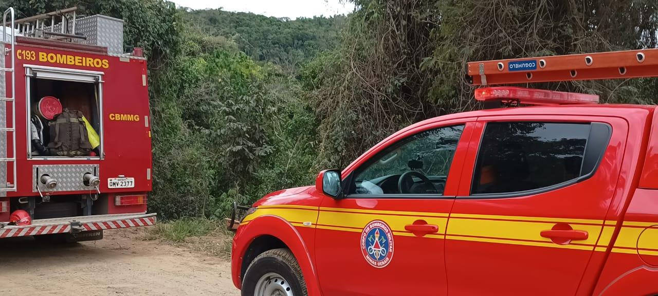 Corpo de Bombeiros resgata cadáver na Estrada União Indústria em Juiz de Fora