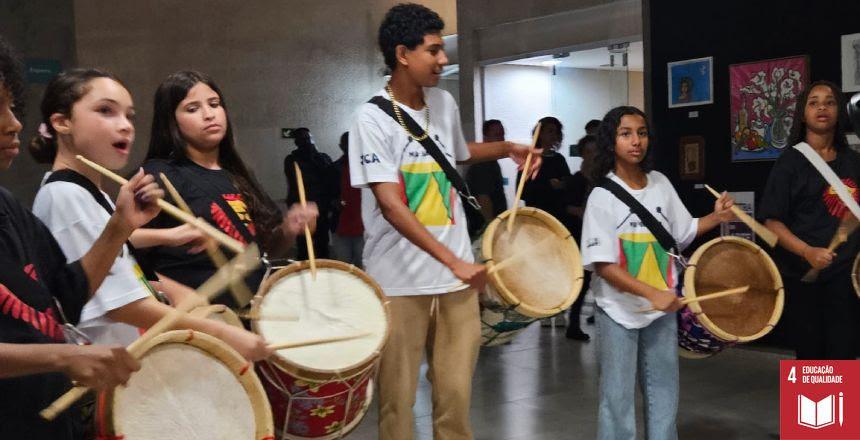 Evento LiterArte Celebra Diversidade Cultural com Apresentações Artísticas de Alunos e Professores
