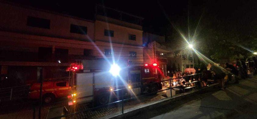Incêndio Devastador em Fábrica de Tecidos Ameaça Mar de Espanha