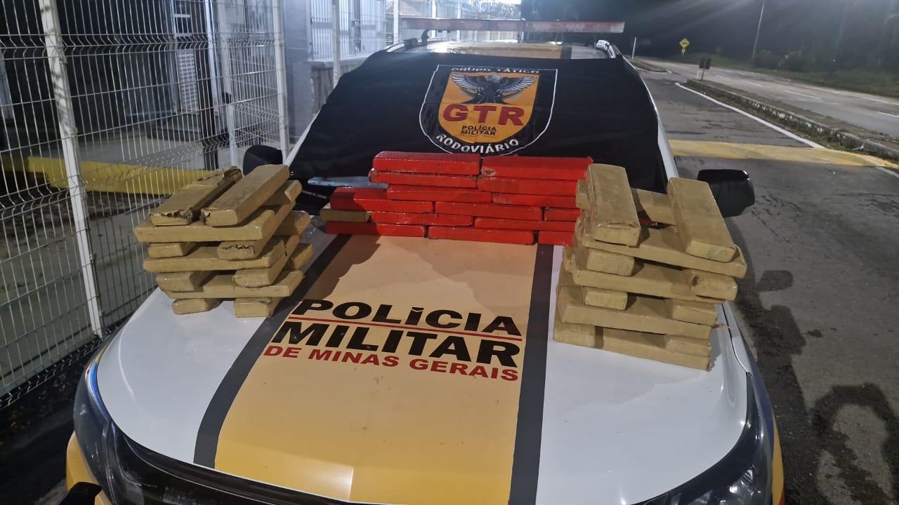 Perseguição e Apreensão de Drogas em Juiz de Fora: 45 Barras de Maconha São Retiradas de Circulação