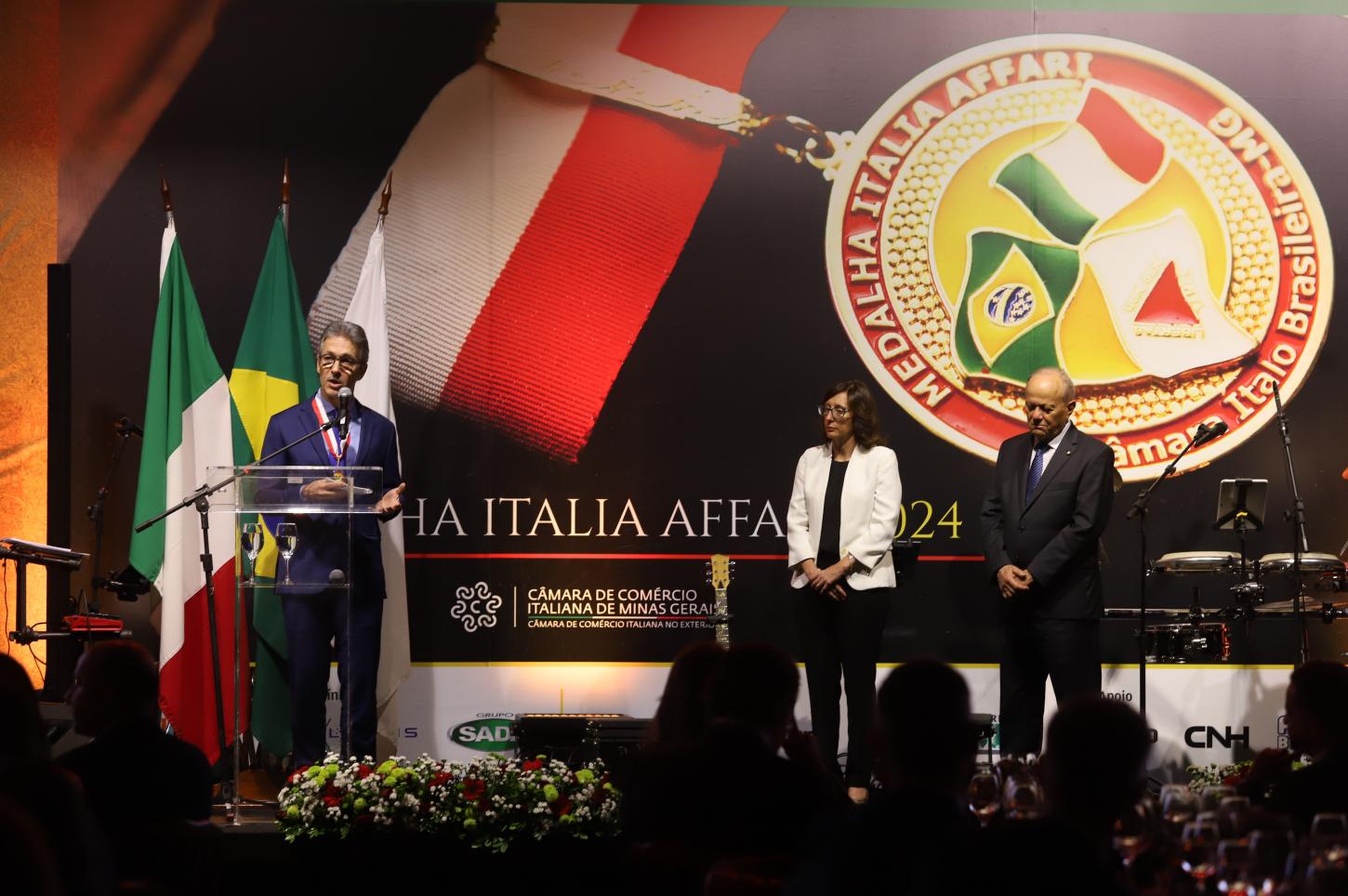Governador Romeu Zema Recebe Medalha Italia Affari por Contribuições ao Desenvolvimento Econômico de Minas Gerais
