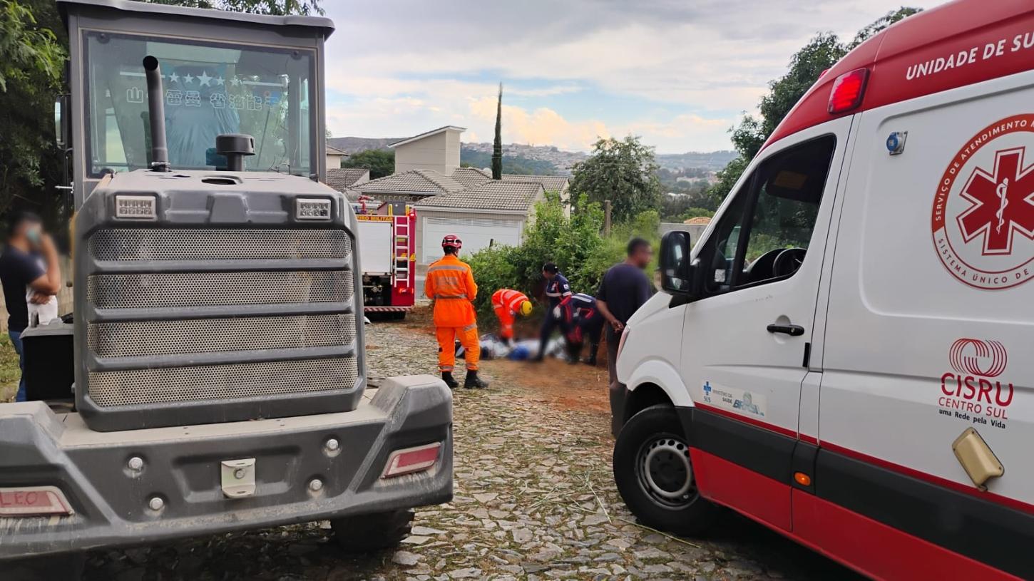 Homem morre em acidente com pá carregadeira em São João del-Rei
