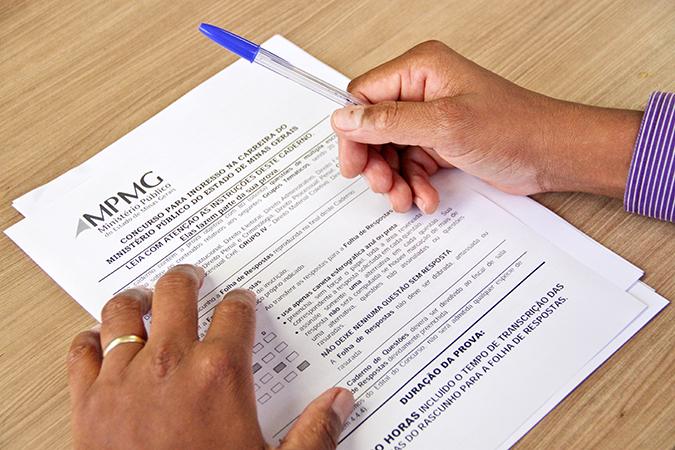 Projeto Tenório oferece bolsas de estudos para bacharéis negros em direito Iniciativa visa aumentar a representatividade racial no Ministério Público de Minas Gerais.