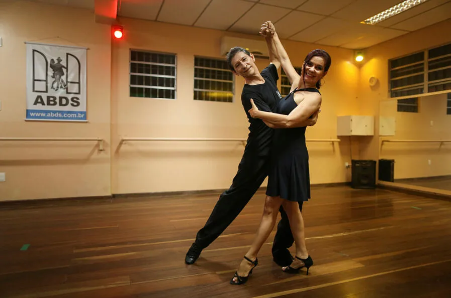 CCBM oferece oficina gratuita de dança de salão com inscrições abertas