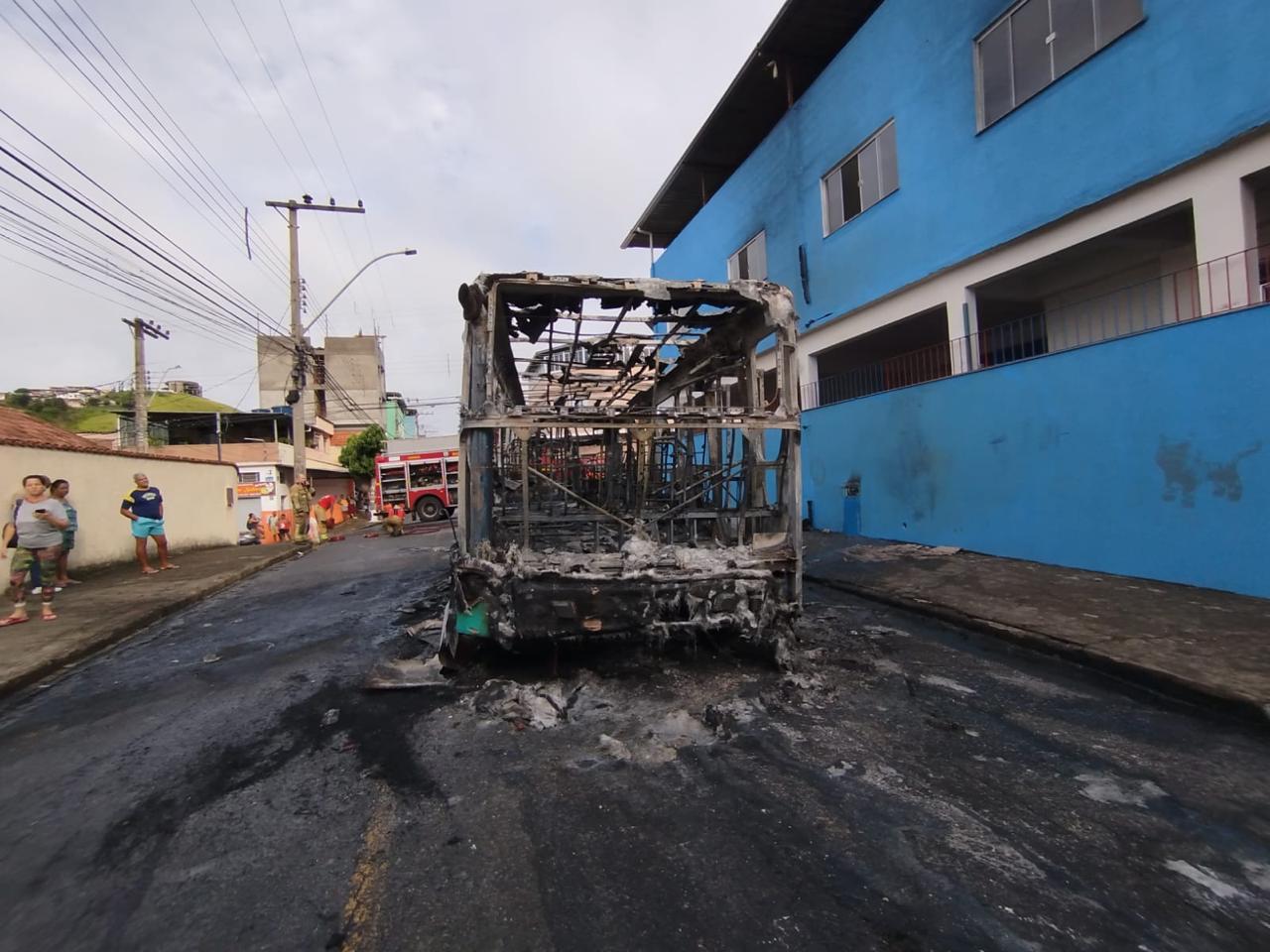 Incêndio em Ônibus no Bairro Nossa Senhora das Graças: Prefeitura Apura Circunstâncias