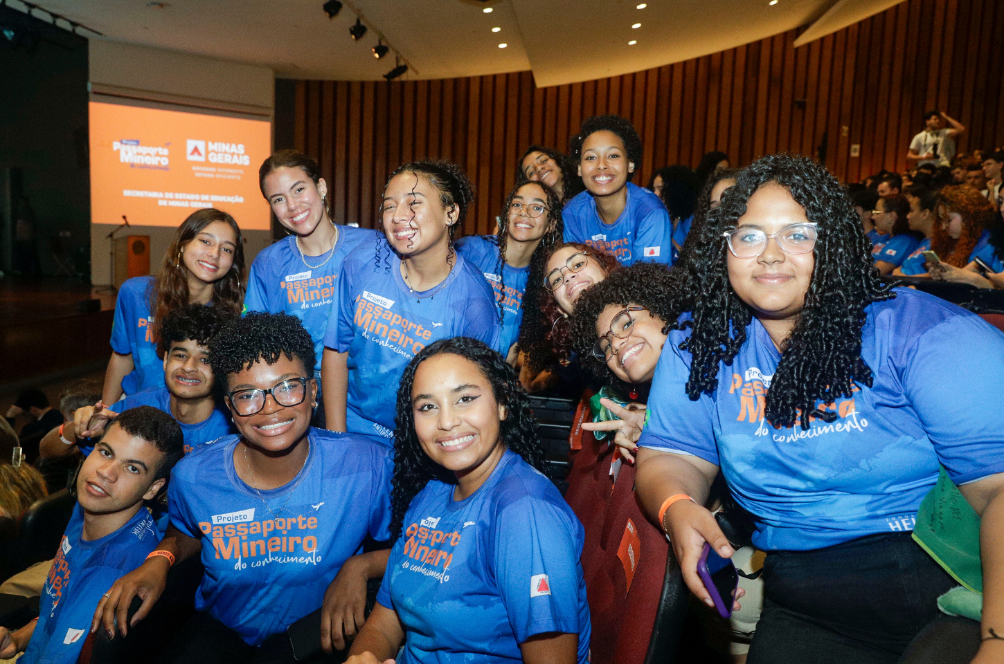 Passaporte Mineiro do Conhecimento define destinos para intercâmbio de 110 estudantes da rede pública