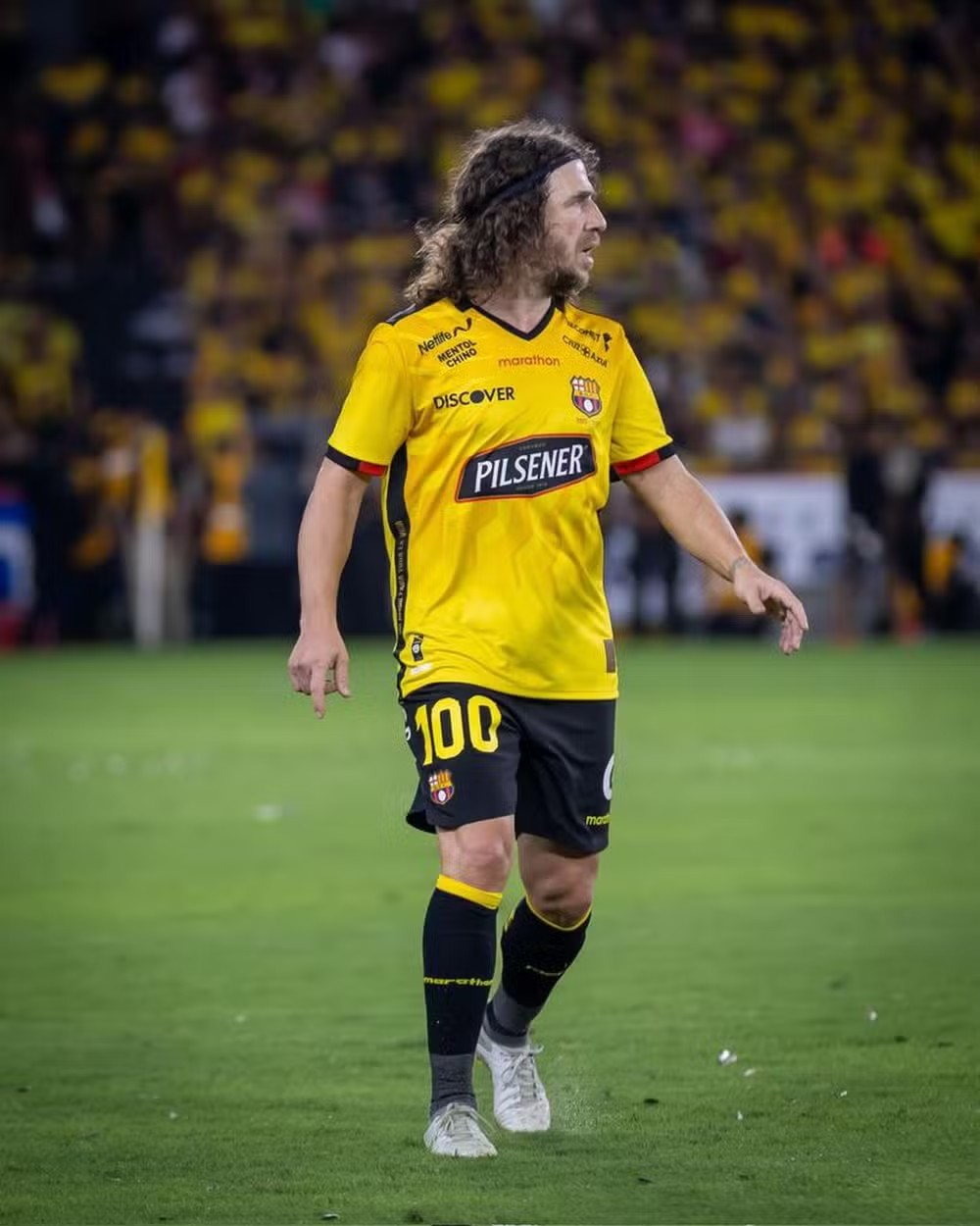 Puyol encanta torcida equatoriana em jogo festivo pelo Barcelona de Guayaquil