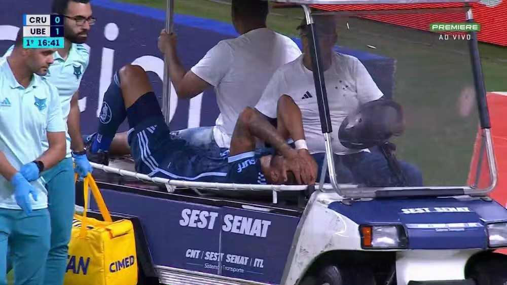 Zagueiro João Marcelo, do Cruzeiro, sofre lesão grave no joelho e precisará de cirurgia