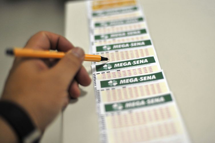 Mega-Sena acumula e vai sortear prêmio de R$ 31 milhões