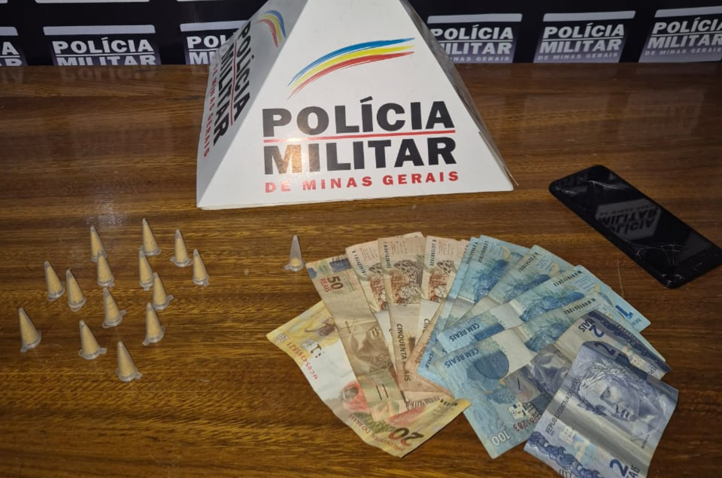 PM prende suspeitos por tráfico, registra roubo e captura quatro foragidos da Justiça na Zona da Mata