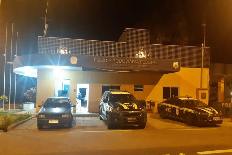Idoso morre em colisão entre carro e moto na BR-116, em Leopoldina