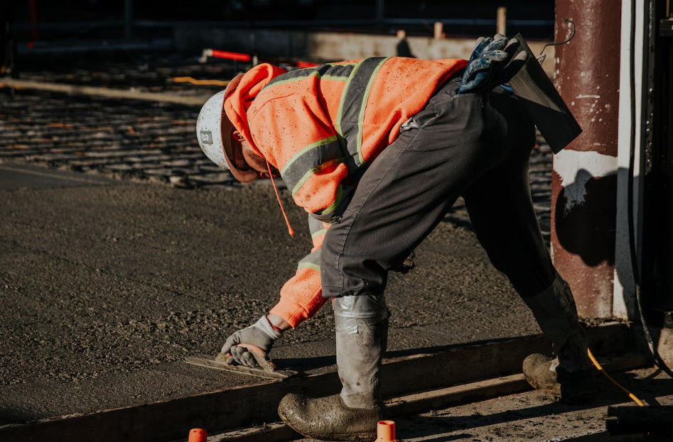Torre com gerador vira solução prática para obras