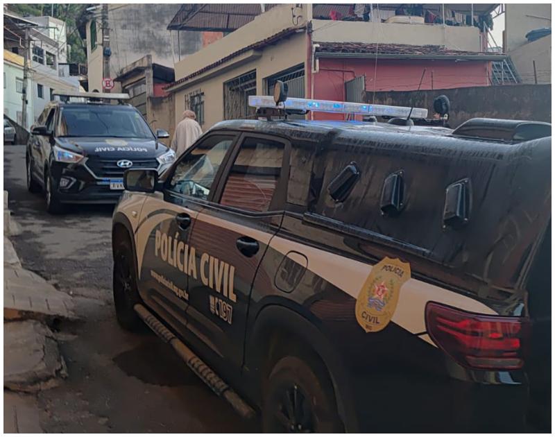 Coronhada, sangue e roubo: jovem é preso por ataque em loja de autopeças