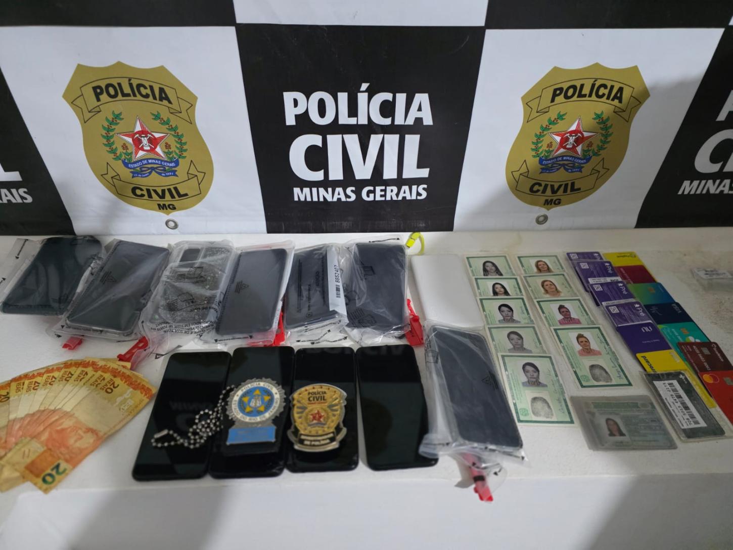 Dupla é presa por tentativa de golpe bancário com documentos falsos em Além Paraíba