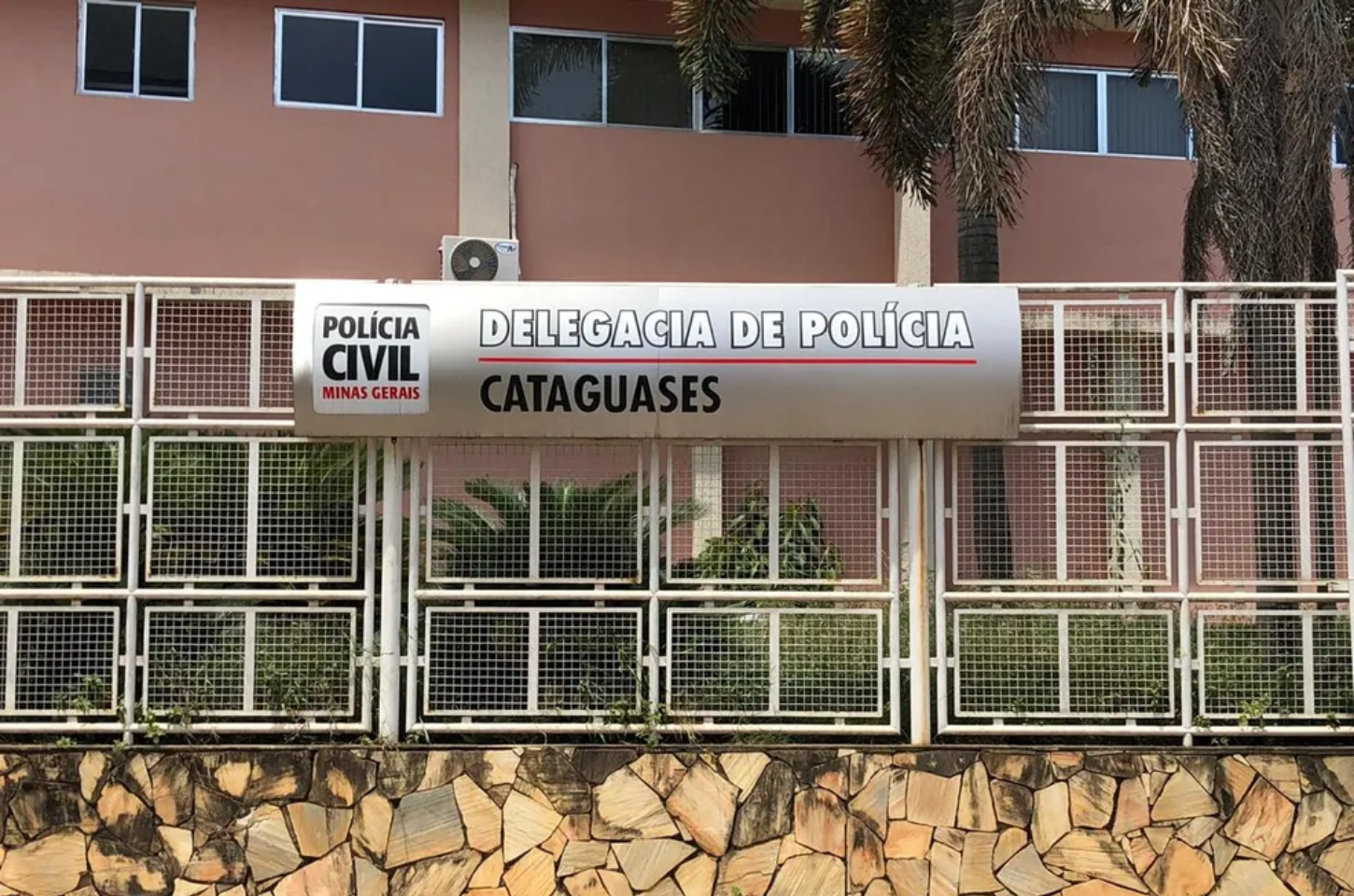 Foragido por estupro de vulnerável se entrega à PM em Cataguases após alerta da Polícia Federal