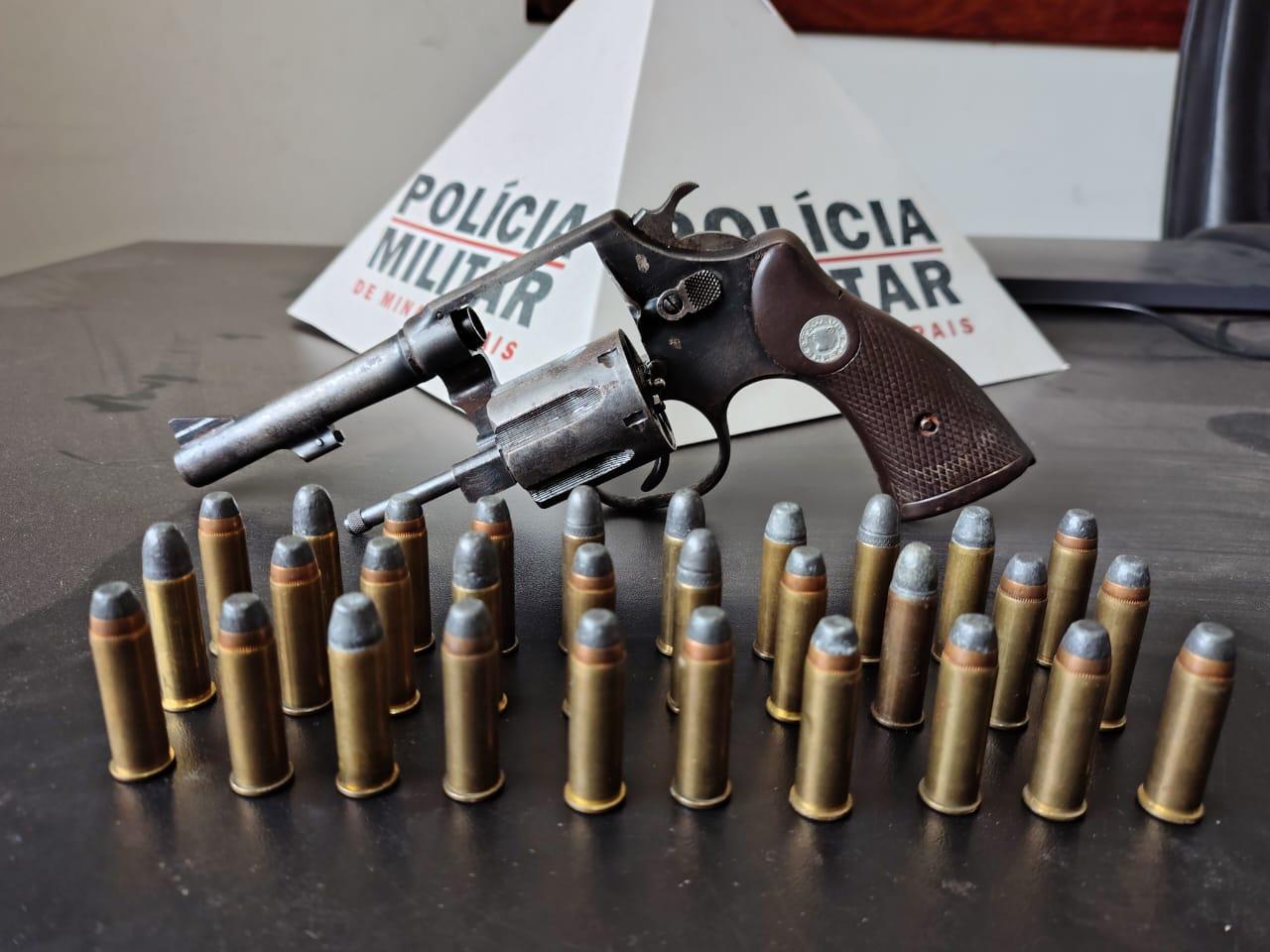 Homem é preso em Guidoval por posse ilegal de arma após denúncia de caça a animais silvestres