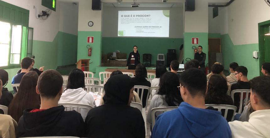 Iniciativa do Procon promove ações educativas para aproximadamente 400 estudantes